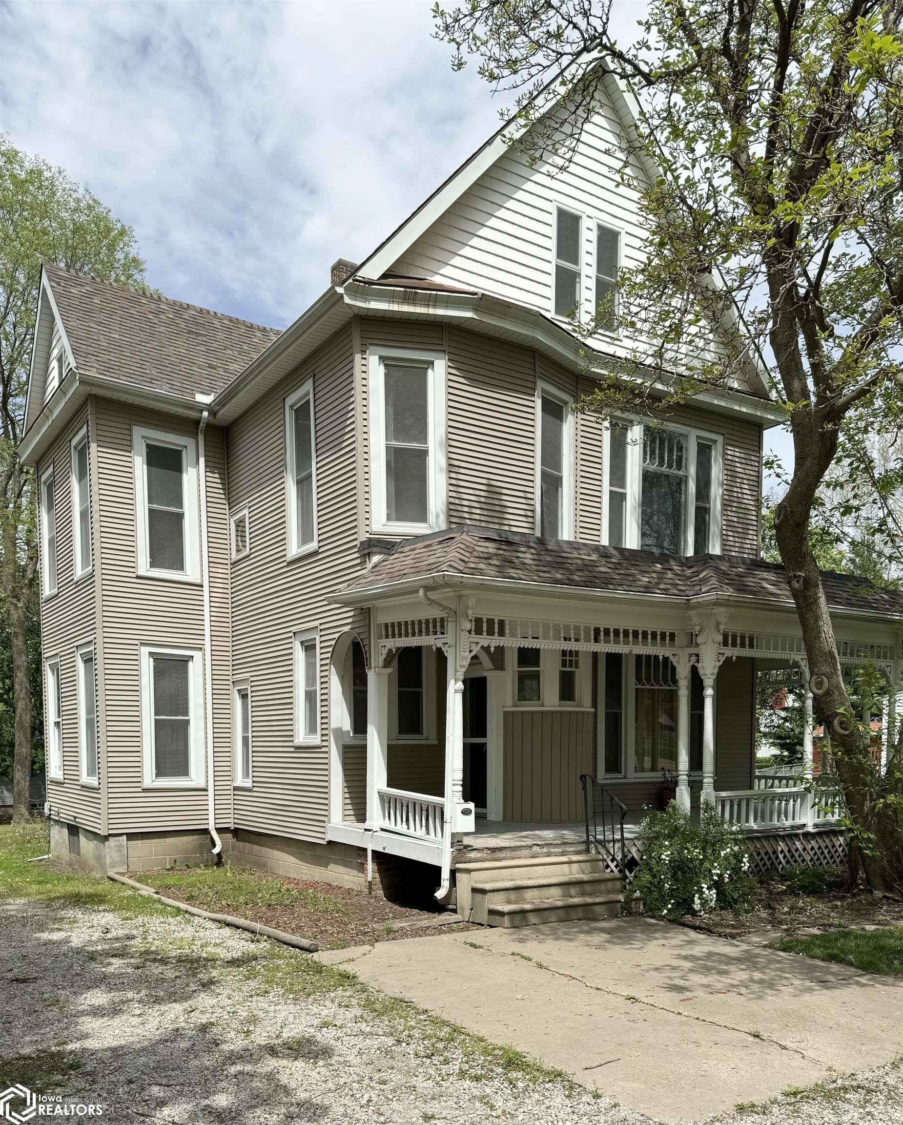 Listing 425 College Avenue Oskaloosa IA 52577