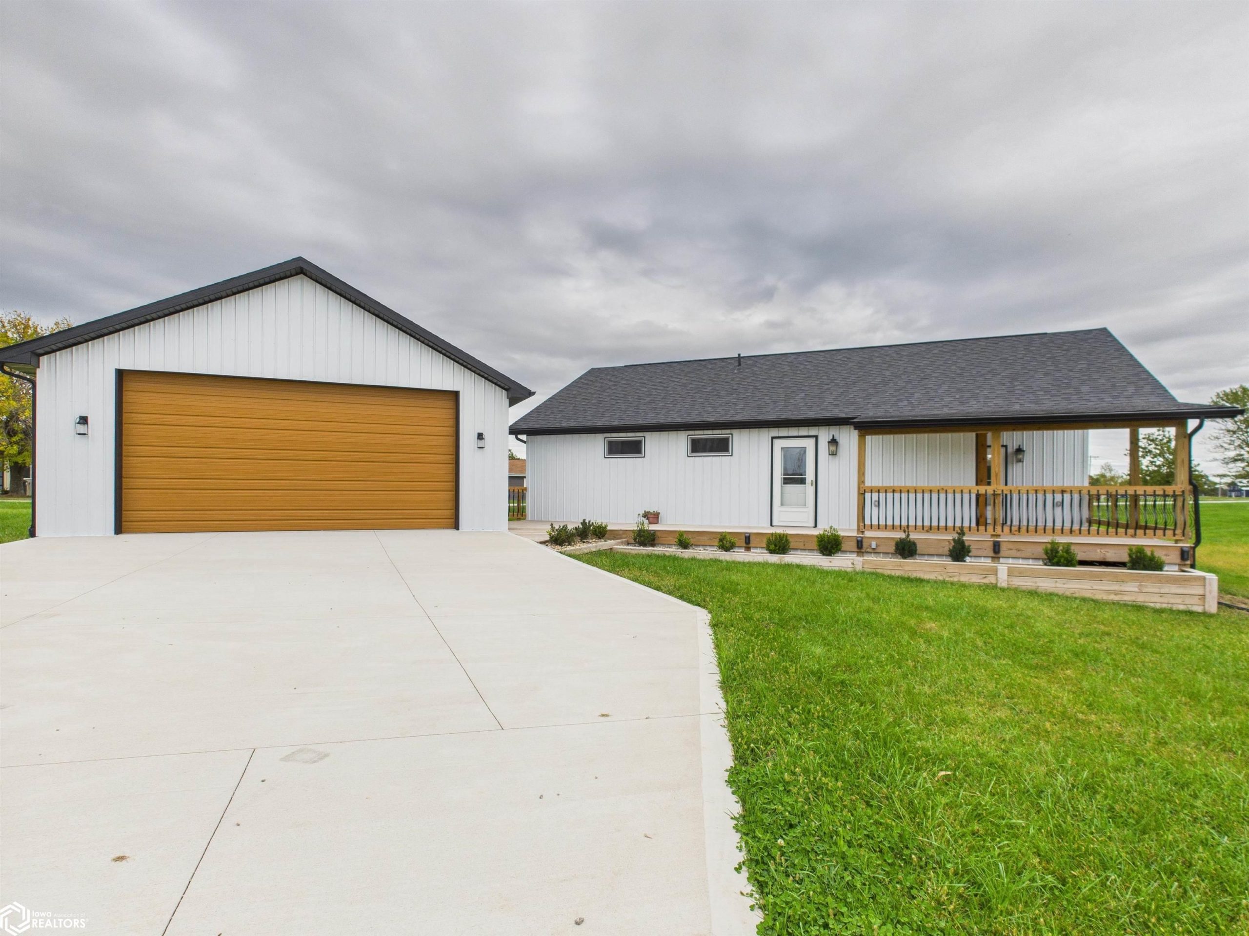 Listing 12241 Apache Drive Moravia IA 52571
