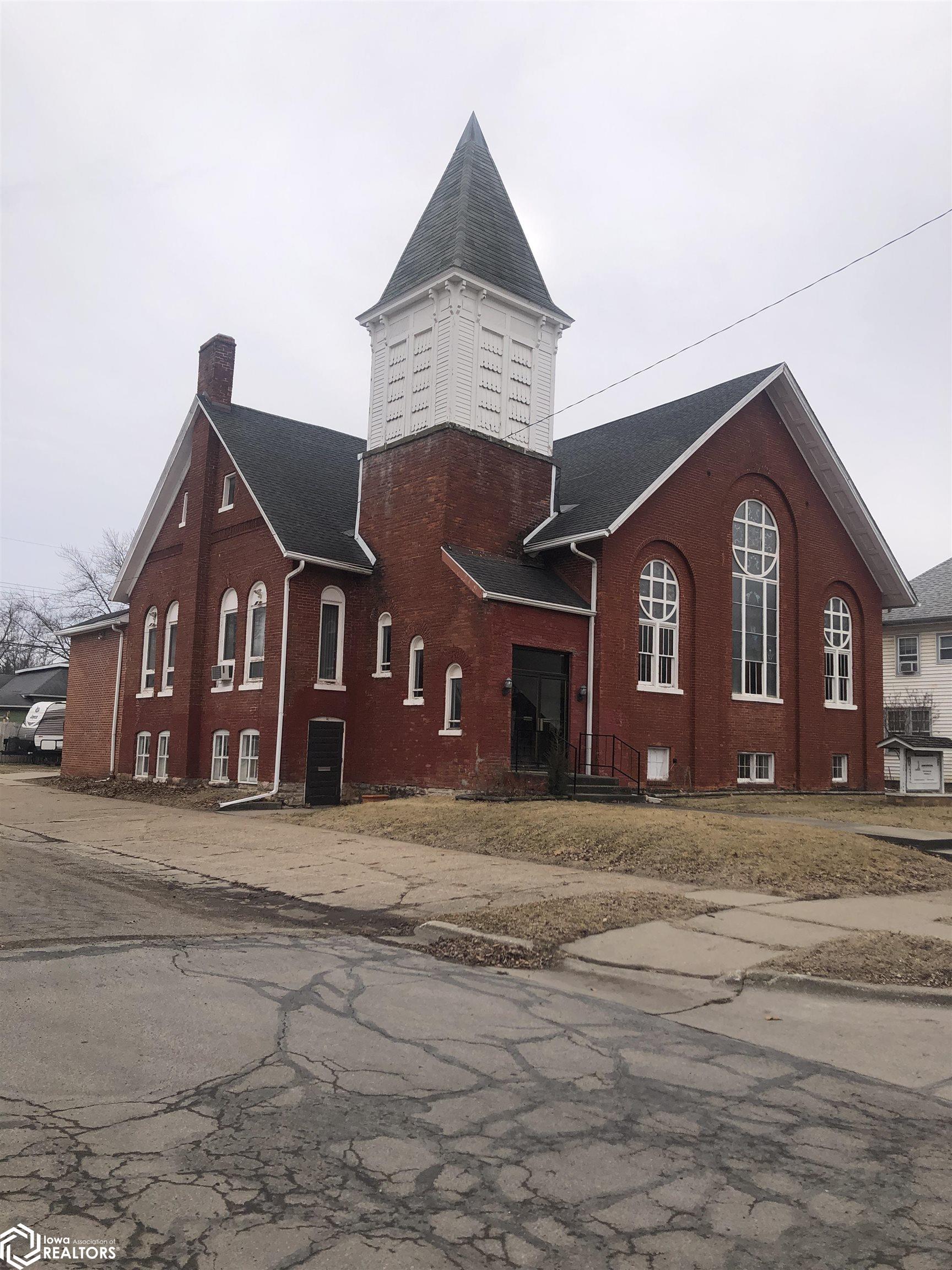 Listing 416 2nd Avenue E Oskaloosa IA 52577